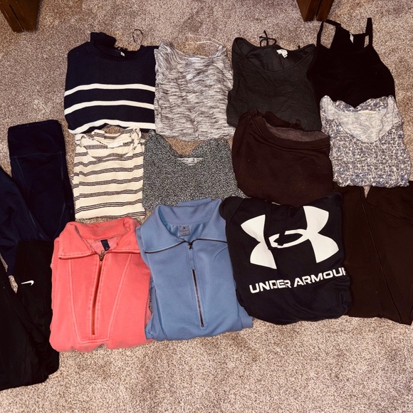 Women’s clothing lot (Aerie, Hollister, Nike, under armour & more!) - Picture 13 of 14